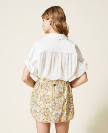 Mini-jupe imprimée avec broderie anglaise Imprimé Broderie anglaise Citrons Femme 221LM2NBB-03