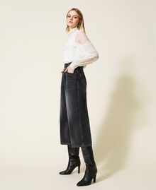 High-Waist-Jeans in Cropped-Länge Denimschwarz Frau 222TP239A-04