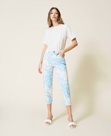 Pantalon avec imprimé floral toile de Jouy Imprimé Fleur Sanderson Blanc « Neige »/Bleu Femme 221TP275A-01