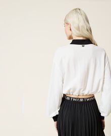 Sweat-shirt cropped avec cordon coulissant Bicolore Blanc Neige / Noir Femme 221LL27BB-04