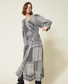 Robe longue avec imprimé pied-de-poule Imprimé Carreaux Bicolore Noir / Blanc « Neige » Femme 212TT234A-05