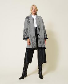 Manteau jacquard avec franges Jacquard Patch Bicolore Noir / Blanc « Neige » Femme 212TP3430-01