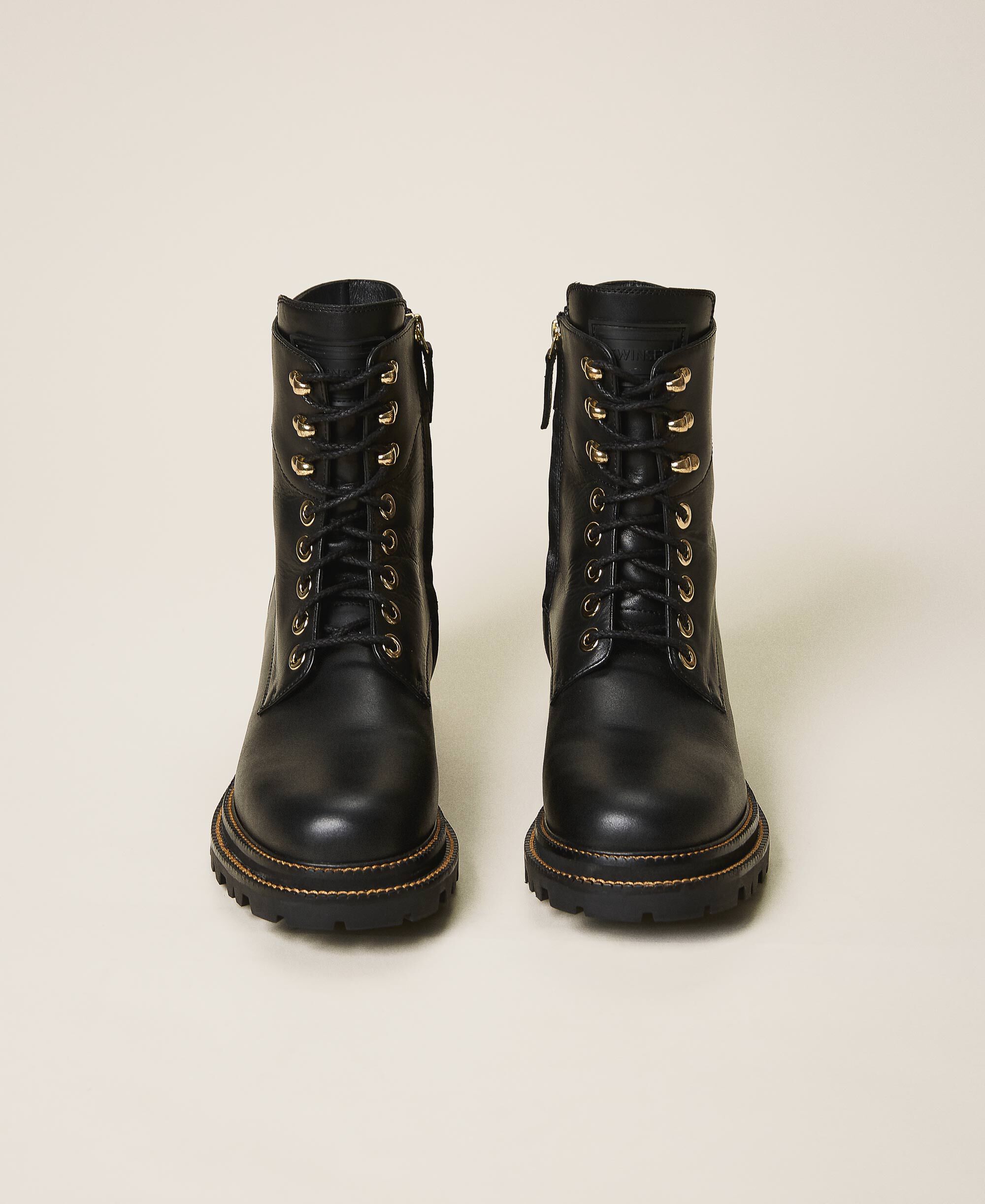 Tie-up leather combat boots Woman 
