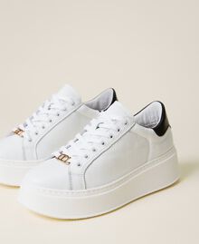 Sneakers aus Leder mit Kontrastdetail Zweifarbig Optisches Weiß / Schwarz Frau 222TCP100-01