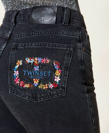 Regular-Fit-Jeans mit Logostickerei Denimschwarz Frau 222TT2541-01