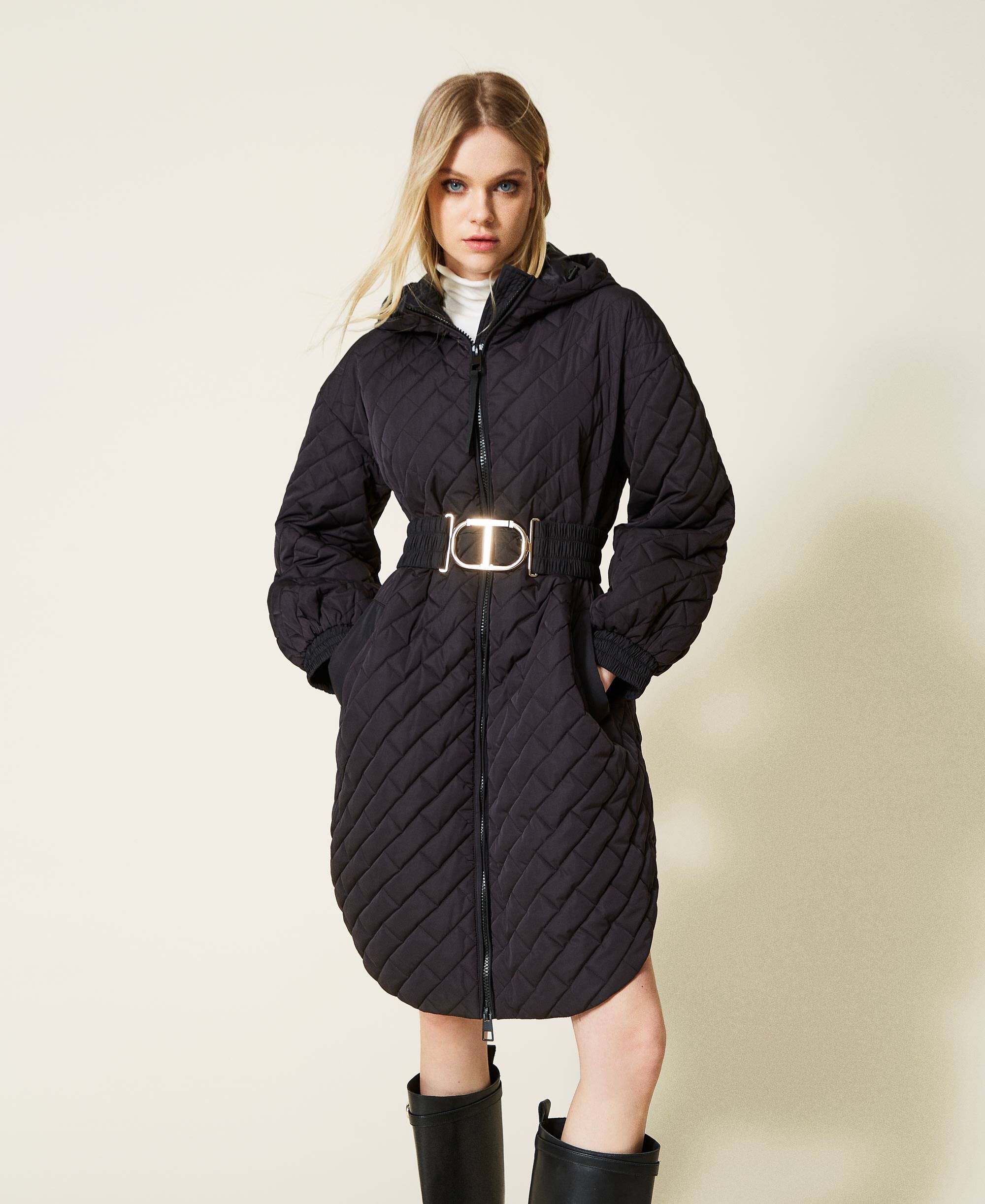 Doudoune à patch logo Twinset en coloris Noir Femme Vêtements Manteaux Manteaux longs et manteaux dhiver 