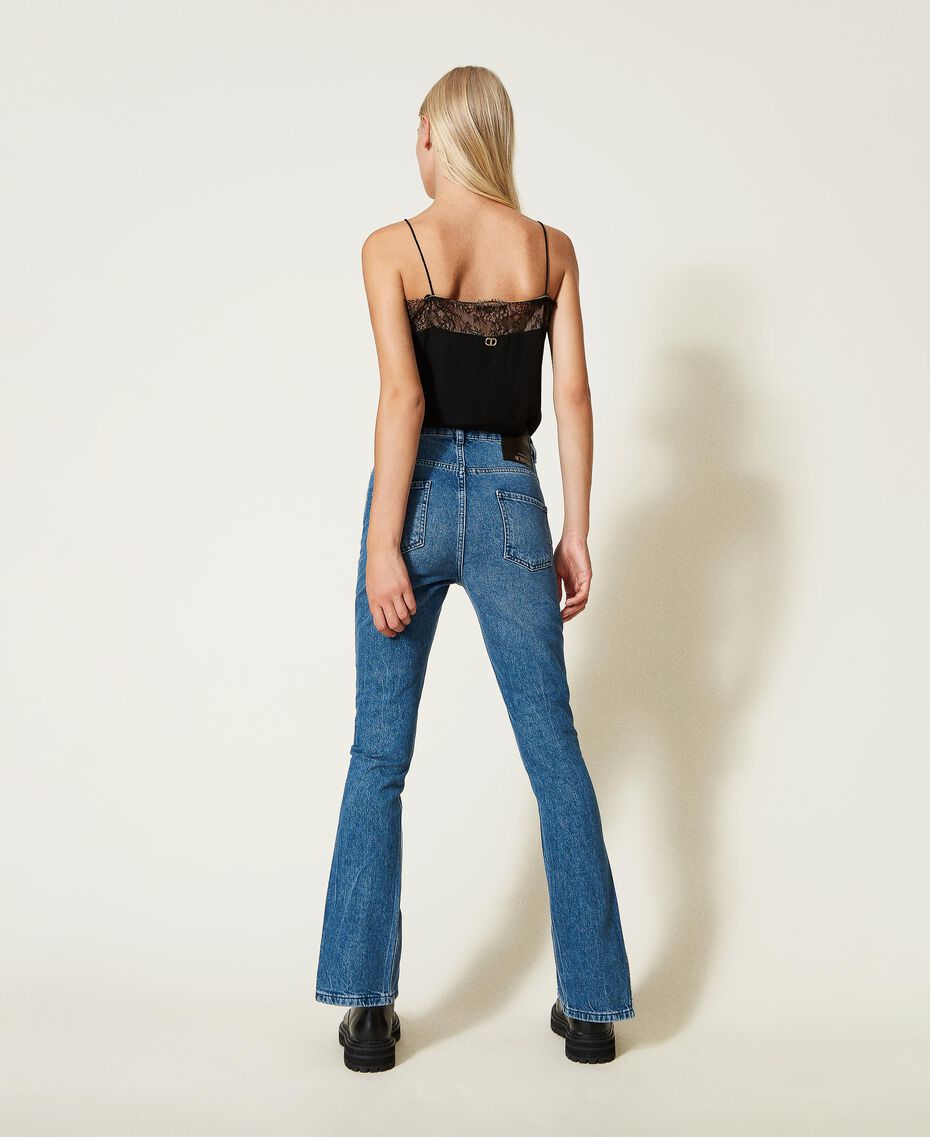 Jeans im Slim-Fit mit Strass und Schlitzen Mittleres "Denimblau" Frau 222AP2273-03