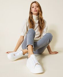 Sneakers aus Leder mit Kontrastdetail Zweifarbig Optisches Weiß / Schwarz Frau 222TCP100-0S