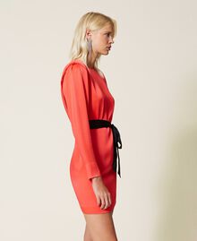 Kleid aus Envers-Satin-Cady „Coral Candy“-Rot Frau 212TT2412-03