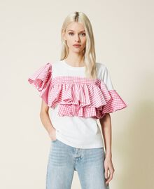 T-Shirt mit Volants mit Vichykaros und Streifen Zweifarbig Off White / „Hot Pink“-Rosa Frau 221AT2253-02