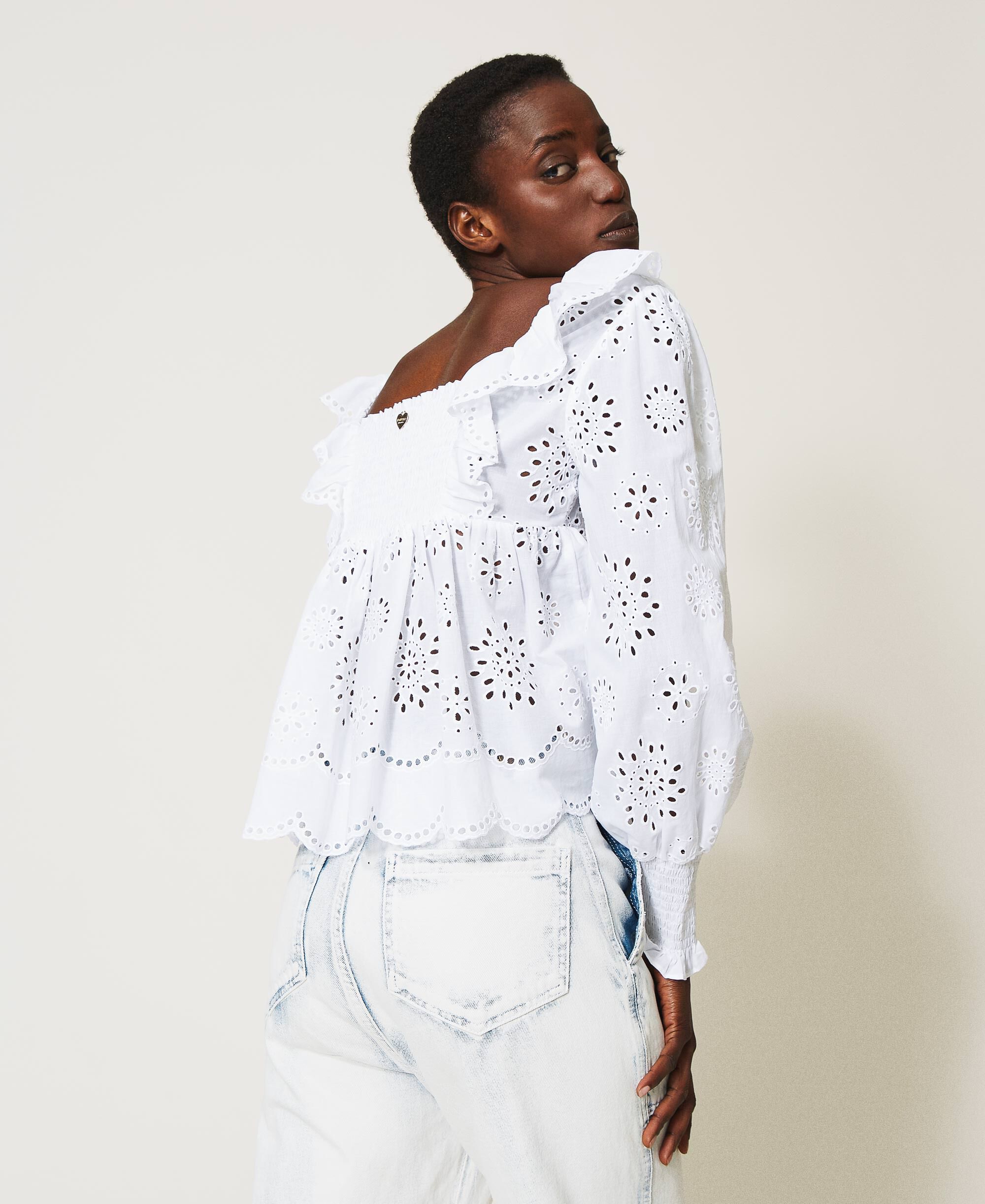 Femme Vêtements Tops Chemisiers Blouse en coton à broderie anglaise Coton Twinset en coloris Blanc 
