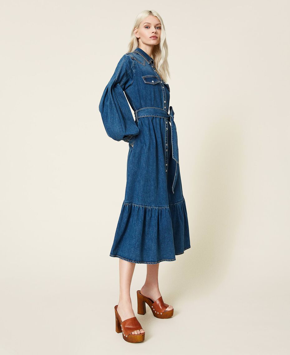 Robe longue en jean avec patch brodé Bleu "Denim Moyen" Femme 221AT234C-03
