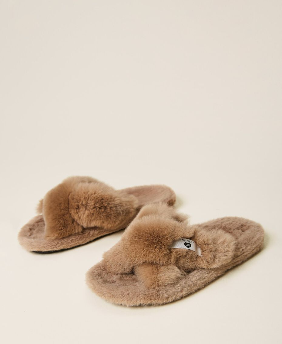 Criss-crossed faux fur slippers Dark Cream Woman 222LLPZBB-02