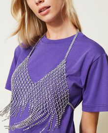 T-Shirt mit Strassbesatz im oberen Bereich „Prism Violet“-Violett Frau 222AP2036-05