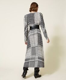 Robe longue avec imprimé pied-de-poule Imprimé Carreaux Bicolore Noir / Blanc « Neige » Femme 212TT234A-03