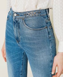 Regular-Fit-Jeans mit stilisierten Trensen und Logo Denim Frau 222TT2440-05