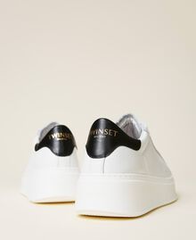 Sneakers aus Leder mit Kontrastdetail Zweifarbig Optisches Weiß / Schwarz Frau 222TCP100-02