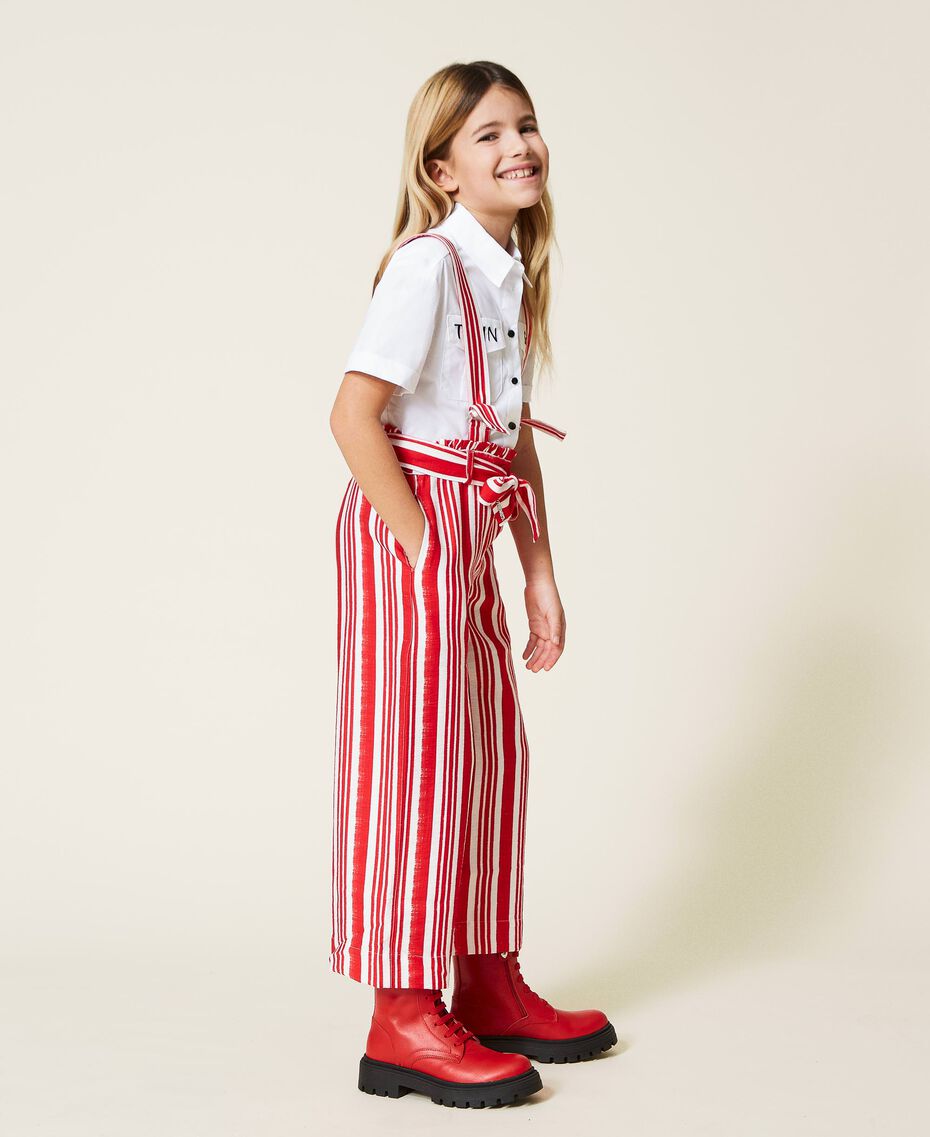 Pantalon cropped rayé avec bretelles Imprimé Rayure Rouge « Fire Red » Enfant 221GJ2123-03