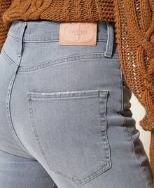 Skinny-Jeans mit Raw-Edges am Beinabschluss Denim-Grau Frau 222TT2450-04