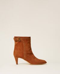 Suede ankle boots with eyelets