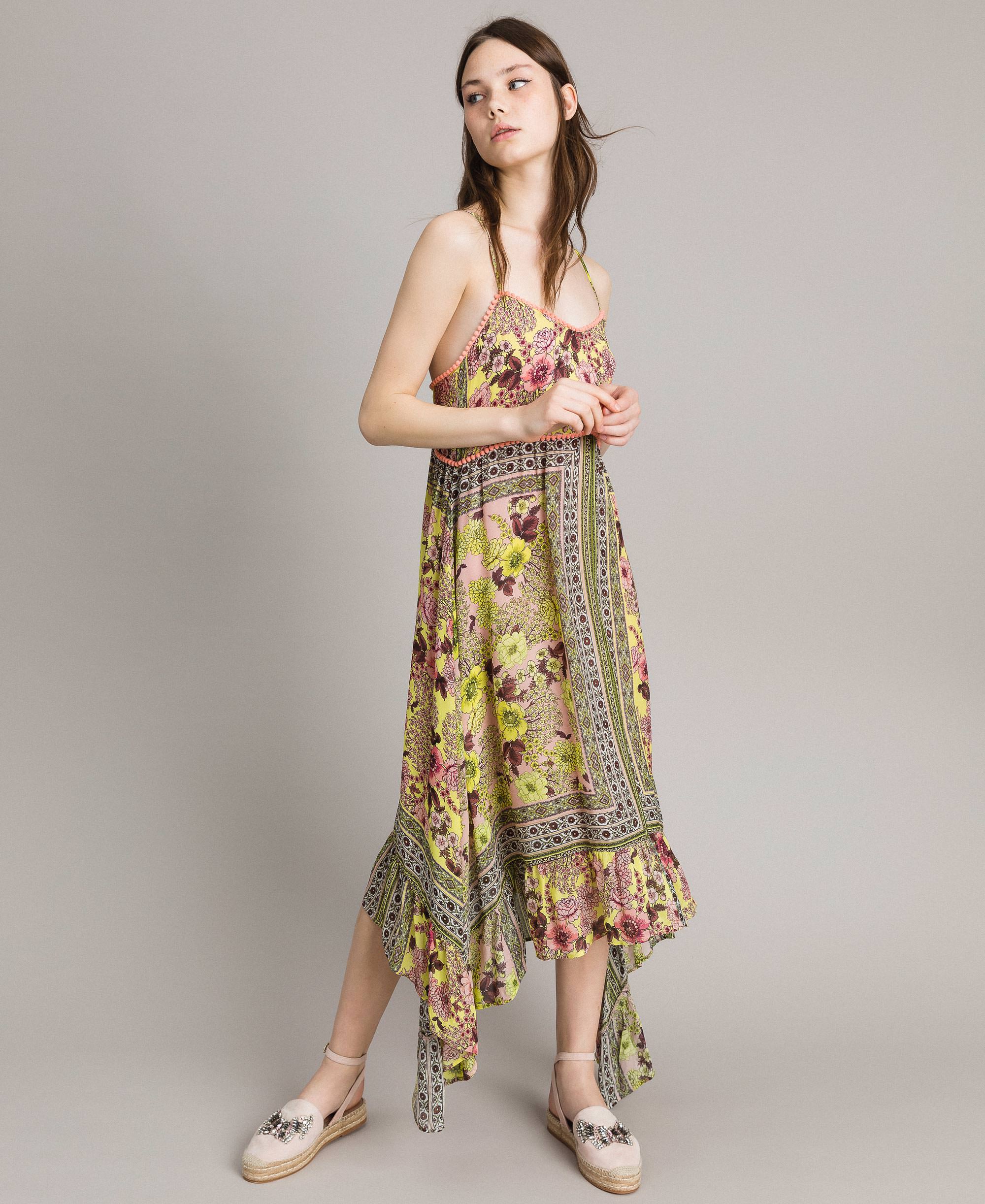 Vestidos de chiffon con un hombro de flor y bolsillo Borgoña