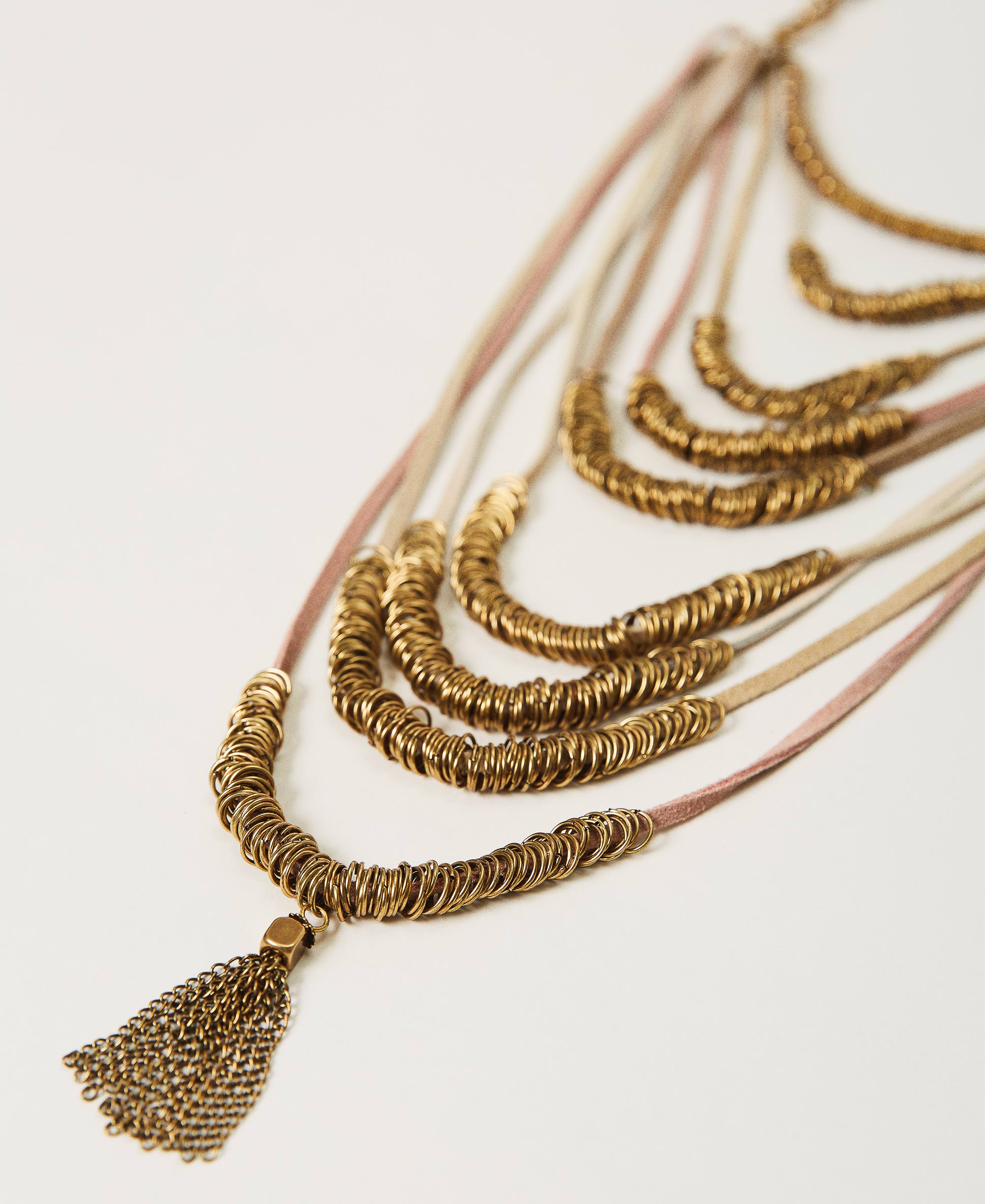 Multi-round necklace with metal beads 