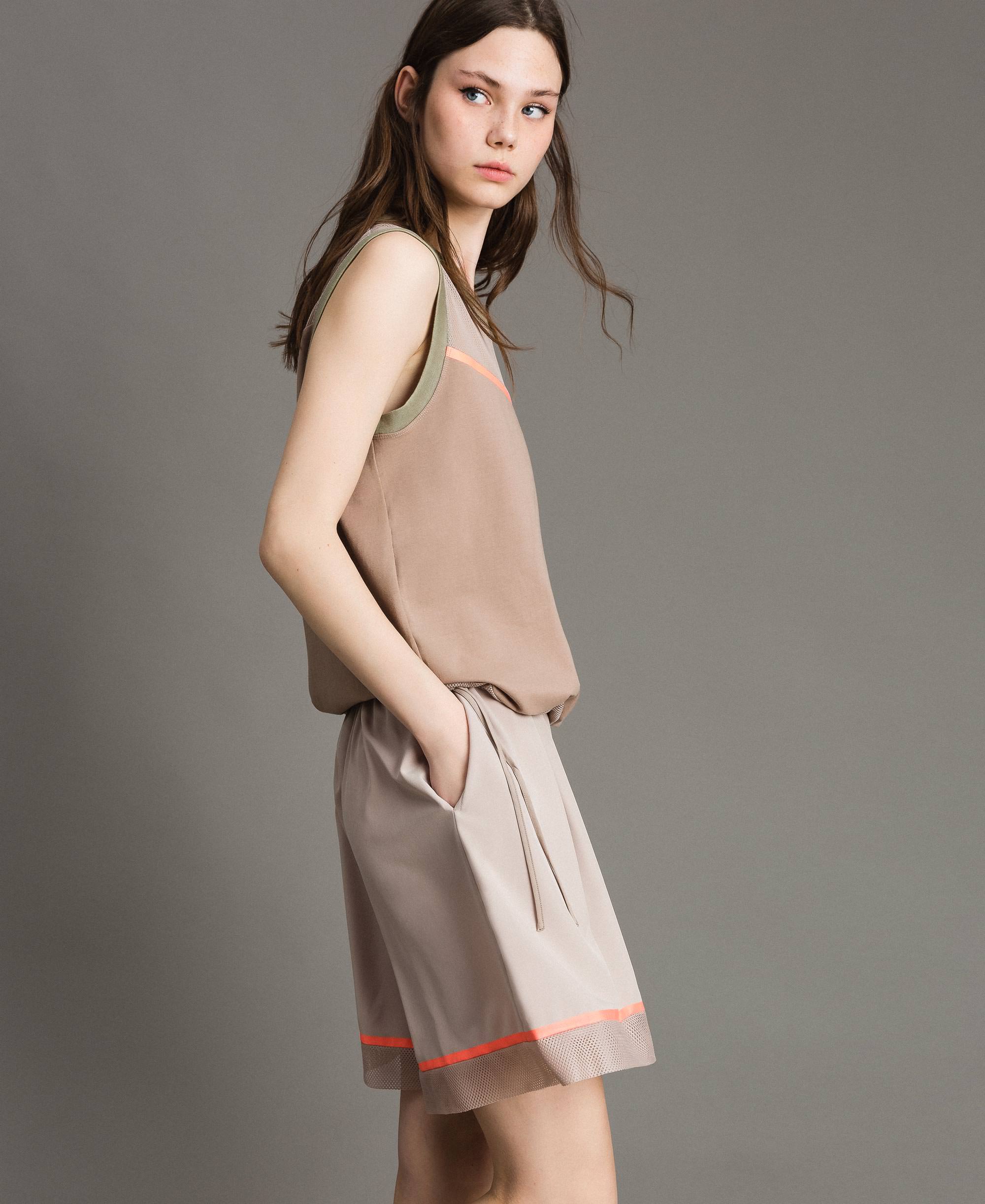 Pantalones cortos de aplicaciones de rejilla