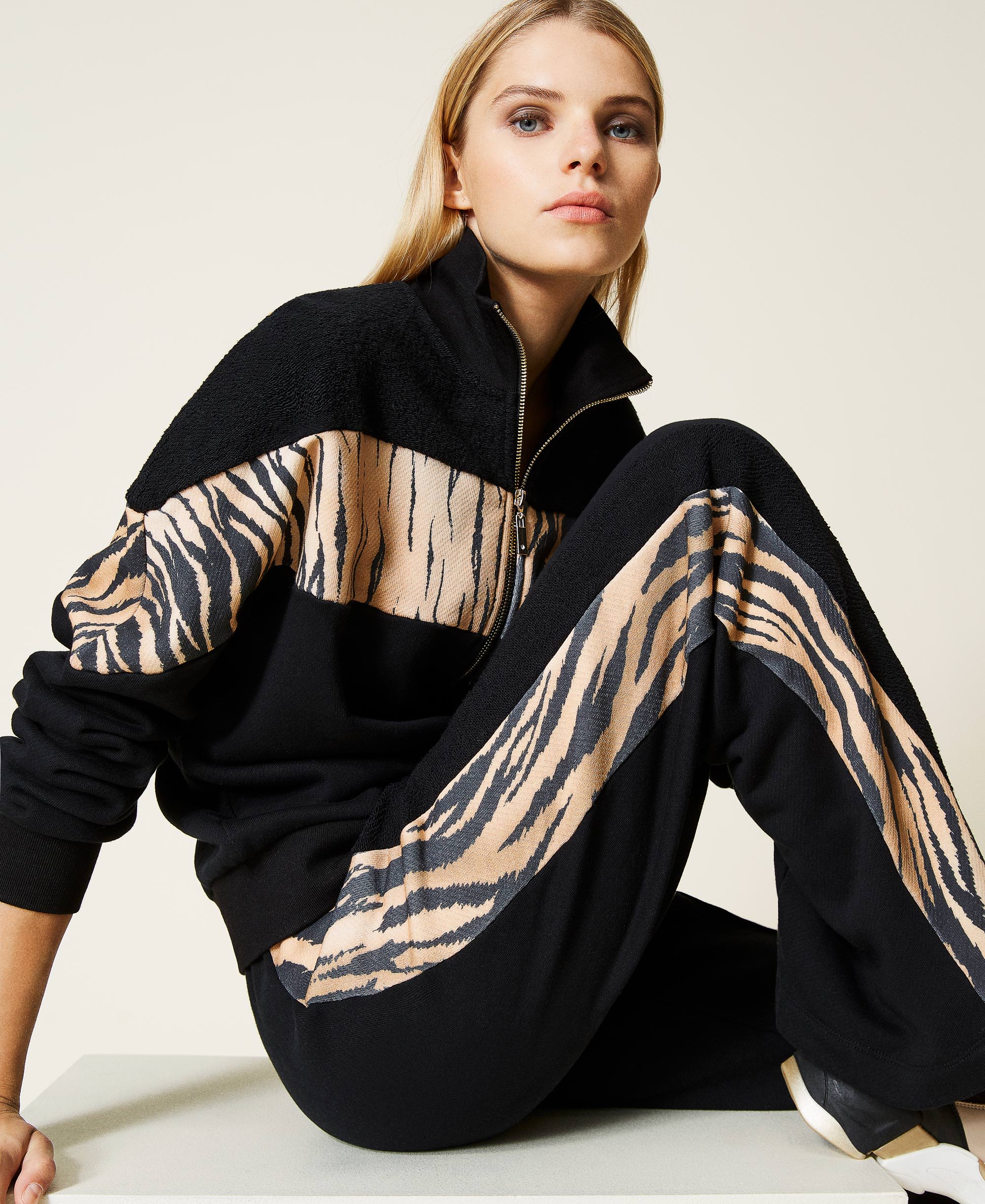 Felpa e pantaloni con bande animalier Donna, Nero | TWINSET Milano