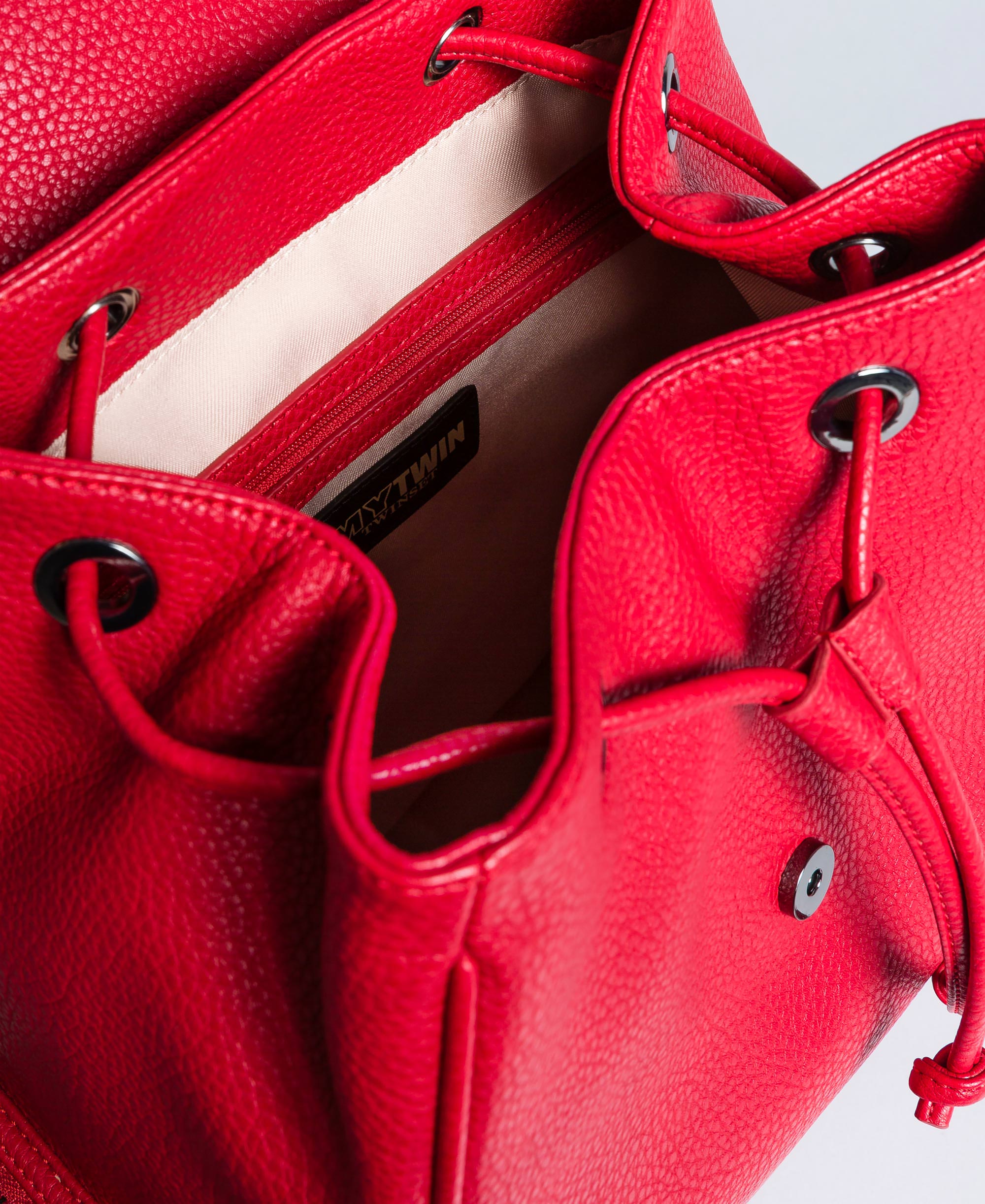 Zaino in similpelle con borchie