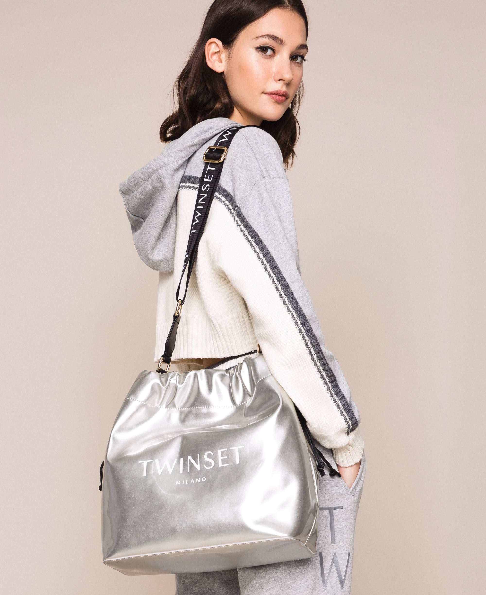 Borsa secchiello in similpelle effetto vinile Donna, Argento | TWINSET  Milano