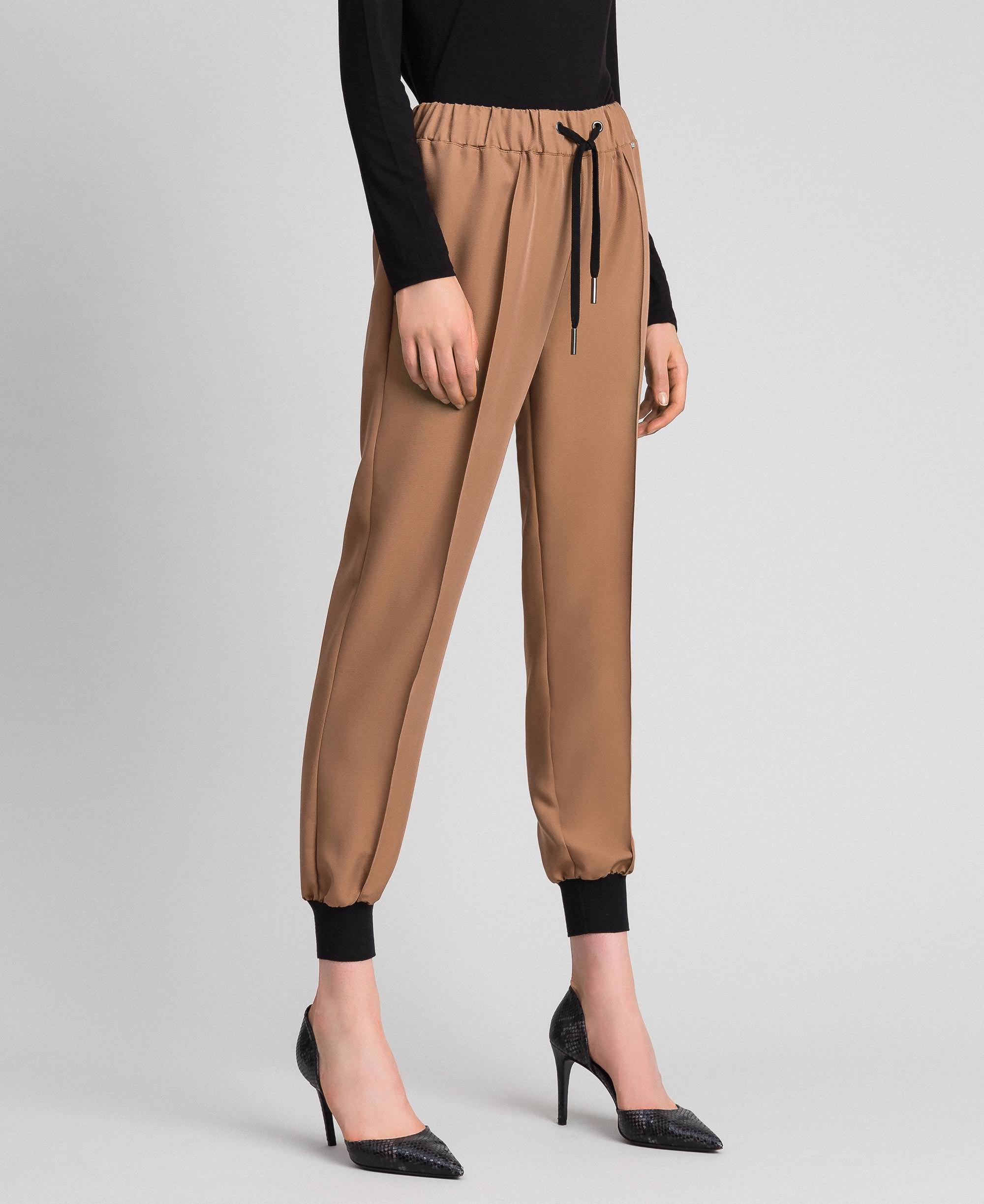 Pantaloni jogging con elastico e coulisse
